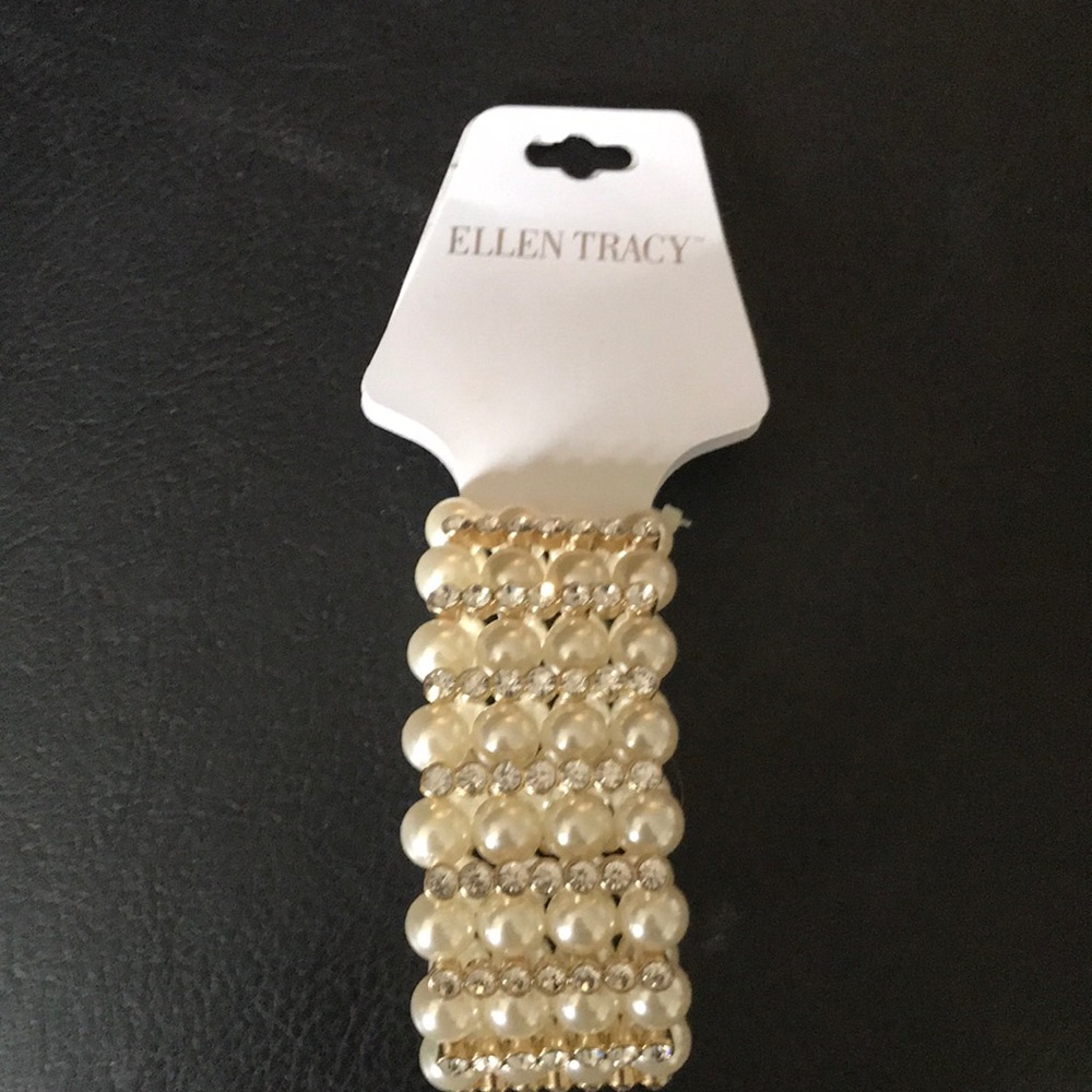 Pearl and Gold Stretch Bracelet